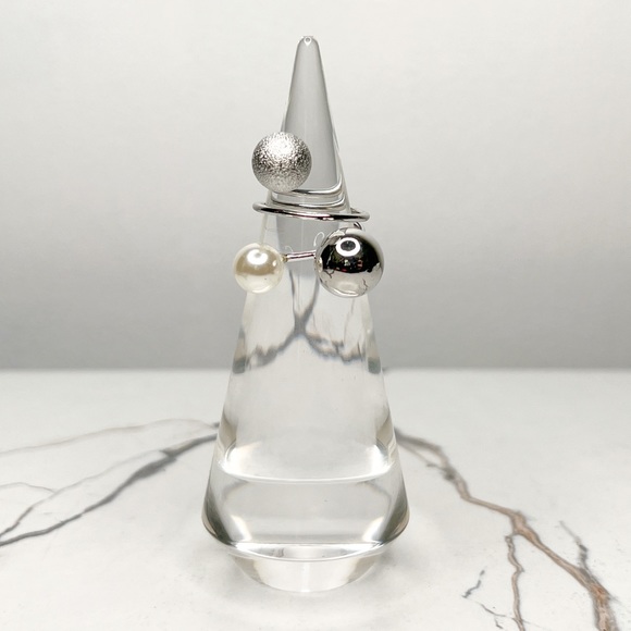 โ Adjustable Elegant Triple Faux Pearl Silver Wrap Ring - Picture 6 of 6